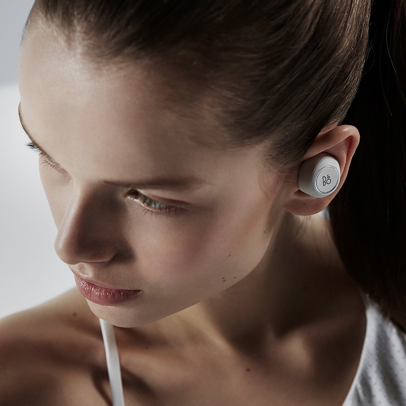 Wireless ακουστικά Beoplay E8 Motion της Bang & Olufsen