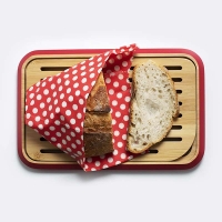 Σανίδα κοπής και σερβιρίσματος ψωμιού με κατασκευή από μπαμπού της Pebbly